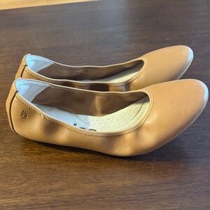 Hush Puppies Comfort Leather Ballet Flats - Tan. Size 9 wide